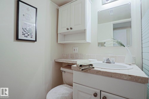 12 2020 105 Street, Edmonton, AB - Indoor Photo Showing Bathroom