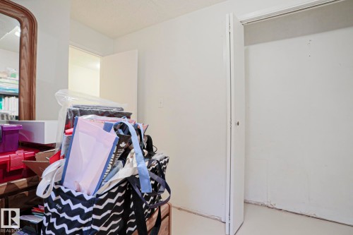 12 2020 105 Street, Edmonton, AB - Indoor