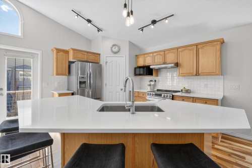 339 Foxboro Drive, Sherwood Park, AB - Indoor Photo Showing Kitchen With Upgraded Kitchen