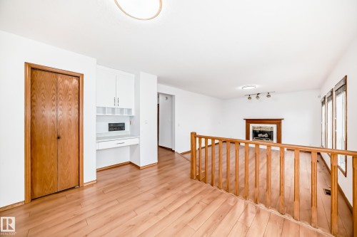 4631 43 Avenue, Edmonton, AB - Indoor Photo Showing Other Room