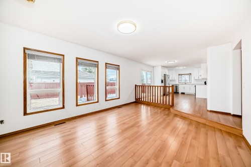 4631 43 Avenue, Edmonton, AB - Indoor Photo Showing Other Room