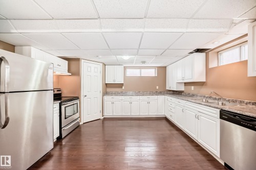 4631 43 Avenue, Edmonton, AB - Indoor Photo Showing Kitchen With Upgraded Kitchen