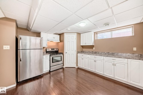 4631 43 Avenue, Edmonton, AB - Indoor Photo Showing Kitchen