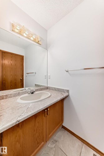 4631 43 Avenue, Edmonton, AB - Indoor Photo Showing Bathroom