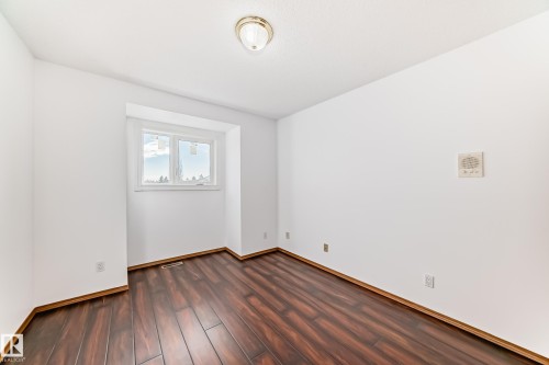 4631 43 Avenue, Edmonton, AB - Indoor Photo Showing Other Room
