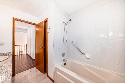 4631 43 Avenue, Edmonton, AB - Indoor Photo Showing Bathroom