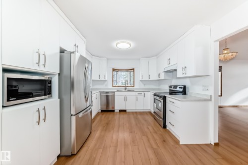4631 43 Avenue, Edmonton, AB - Indoor Photo Showing Kitchen