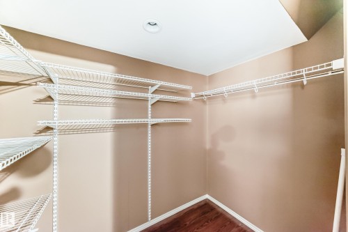 4631 43 Avenue, Edmonton, AB - Indoor With Storage