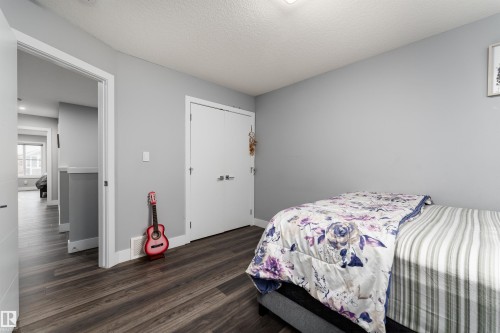 1613 Enright Way, Edmonton, AB - Indoor Photo Showing Bedroom