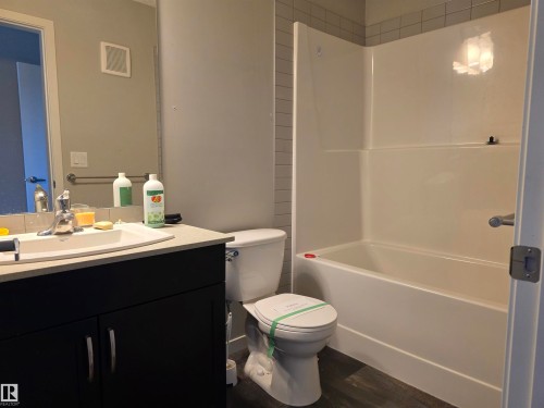 Fort Saskatchewan, AB - Indoor Photo Showing Bathroom