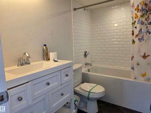 Fort Saskatchewan, AB - Indoor Photo Showing Bathroom