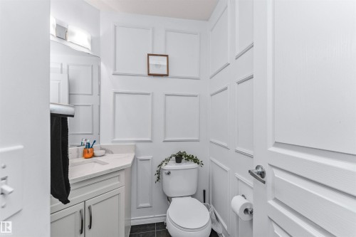 4613 Crabapple Run Run, Edmonton, AB - Indoor Photo Showing Bathroom