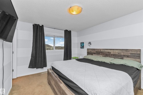 4613 Crabapple Run Run, Edmonton, AB - Indoor Photo Showing Bedroom