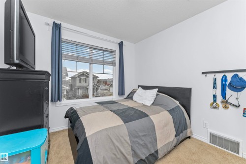 4613 Crabapple Run Run, Edmonton, AB - Indoor Photo Showing Bedroom