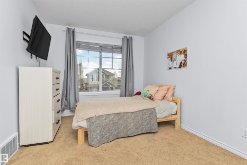 4613 Crabapple Run Run, Edmonton, AB - Indoor Photo Showing Bedroom