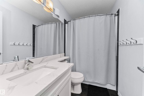 4613 Crabapple Run Run, Edmonton, AB - Indoor Photo Showing Bathroom