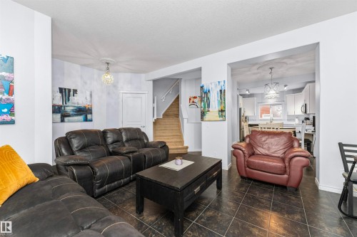 4613 Crabapple Run Run, Edmonton, AB - Indoor Photo Showing Living Room