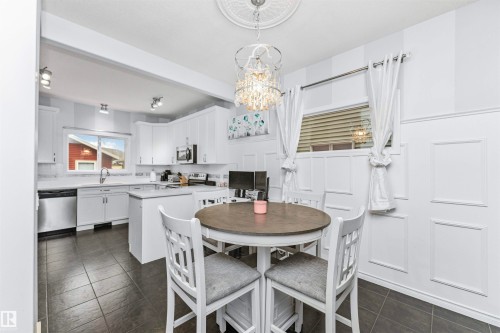 4613 Crabapple Run Run, Edmonton, AB - Indoor Photo Showing Dining Room