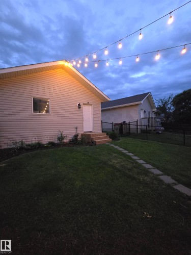 2061 Trumpeter Way, Edmonton, AB - Outdoor