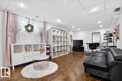 6072 Stanton Drive, Edmonton, AB - Indoor