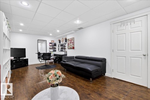 6072 Stanton Drive, Edmonton, AB - Indoor