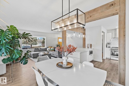 10315 47 Street, Edmonton, AB - Indoor Photo Showing Dining Room