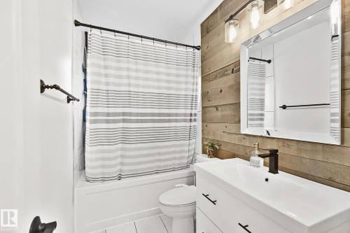 10315 47 Street, Edmonton, AB - Indoor Photo Showing Bathroom