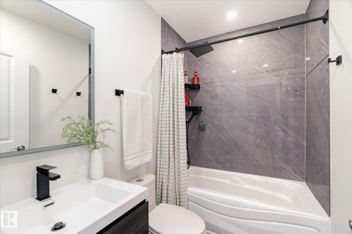 5016 44 Ave, Calmar, AB - Indoor Photo Showing Bathroom