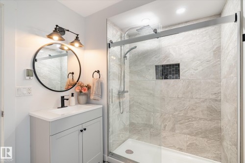 5016 44 Ave, Calmar, AB - Indoor Photo Showing Bathroom