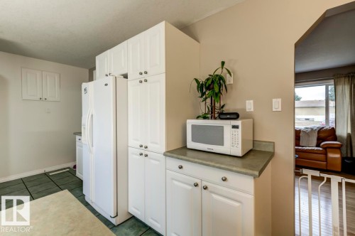 16012 88 Avenue, Edmonton, AB 