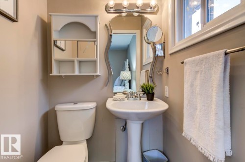 16012 88 Avenue, Edmonton, AB 