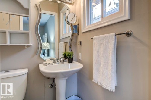 16012 88 Avenue, Edmonton, AB 