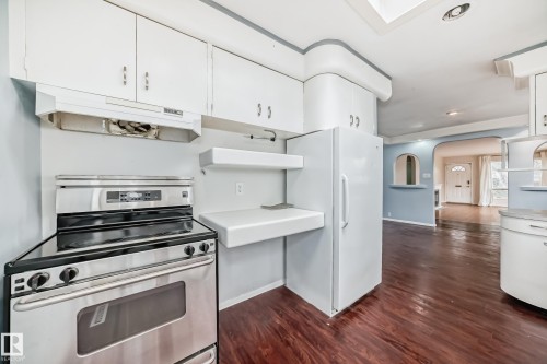5204 112 Avenue, Edmonton, AB - Indoor Photo Showing Kitchen