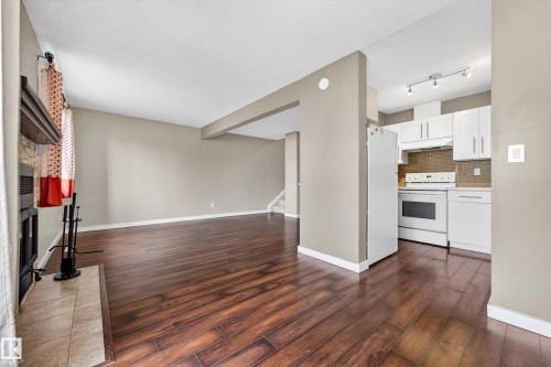 1556 69 Street, Edmonton, AB - Indoor Photo Showing Kitchen