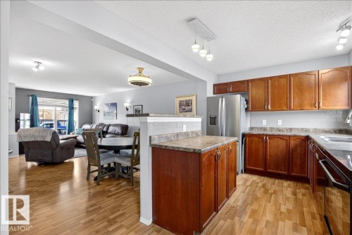 7410 14A Avenue, Edmonton, AB - Indoor Photo Showing Kitchen