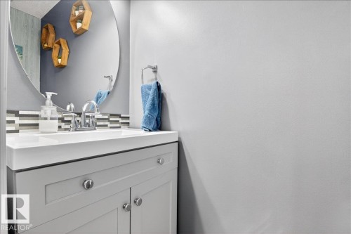 7410 14A Avenue, Edmonton, AB - Indoor Photo Showing Bathroom