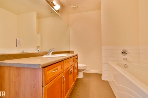 906 9020 Jasper Avenue, Edmonton, AB - Indoor Photo Showing Bathroom