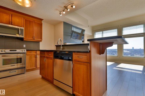 906 9020 Jasper Avenue, Edmonton, AB - Indoor Photo Showing Kitchen
