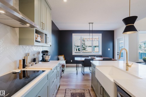 164 Hemingway Crescent, Spruce Grove, AB - Indoor Photo Showing Kitchen With Upgraded Kitchen
