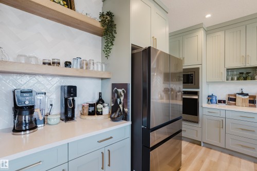 164 Hemingway Crescent, Spruce Grove, AB - Indoor Photo Showing Kitchen
