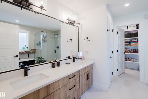 164 Hemingway Crescent, Spruce Grove, AB - Indoor Photo Showing Bathroom