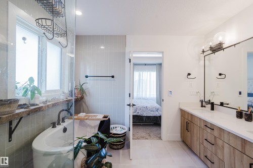 164 Hemingway Crescent, Spruce Grove, AB - Indoor Photo Showing Bathroom