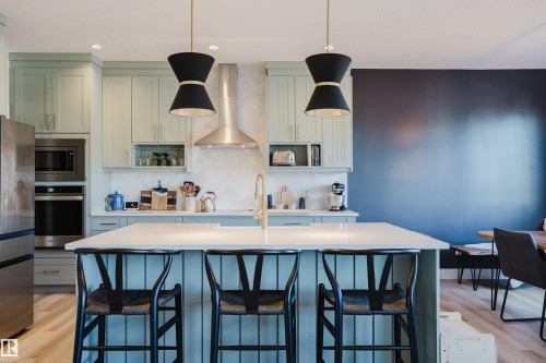 164 Hemingway Crescent, Spruce Grove, AB - Indoor Photo Showing Kitchen With Upgraded Kitchen