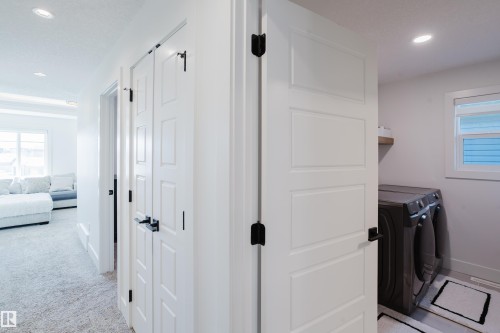 164 Hemingway Crescent, Spruce Grove, AB - Indoor Photo Showing Laundry Room