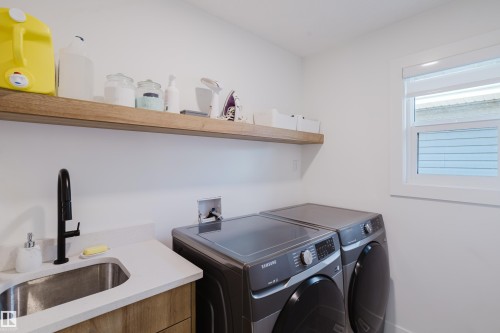 164 Hemingway Crescent, Spruce Grove, AB - Indoor Photo Showing Laundry Room