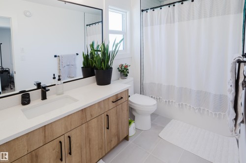 164 Hemingway Crescent, Spruce Grove, AB - Indoor Photo Showing Bathroom