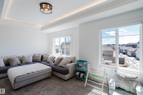 164 Hemingway Crescent, Spruce Grove, AB - Indoor Photo Showing Living Room