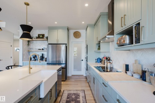 164 Hemingway Crescent, Spruce Grove, AB - Indoor Photo Showing Kitchen With Upgraded Kitchen