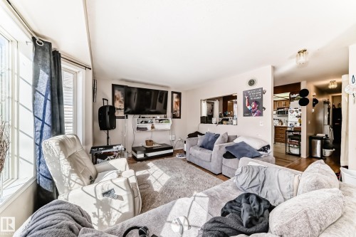 12005 95A Street, Edmonton, AB - Indoor Photo Showing Living Room