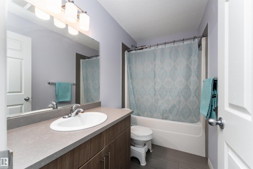 3199 Carpenter Landing Landing, Edmonton, AB - Indoor Photo Showing Bathroom